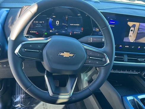 New 2026 Chevrolet Equinox EV LT image 23