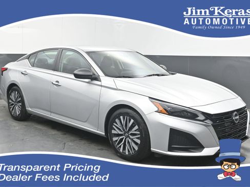 Used 2024 Nissan Altima 2.5 SV FWD image 1