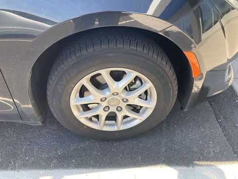 Used 2020 Chrysler Pacifica Touring-L FWD image 20