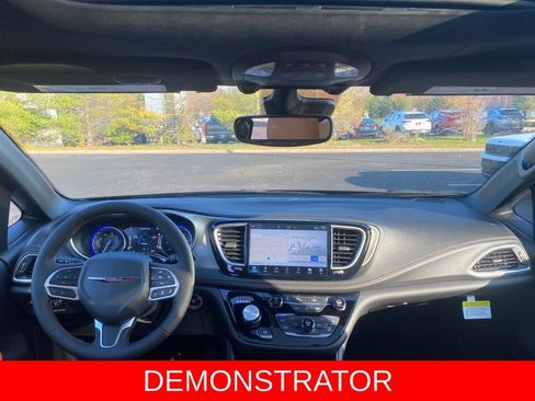 New 2026 Chrysler Pacifica Pinnacle AWD/4WD image 10
