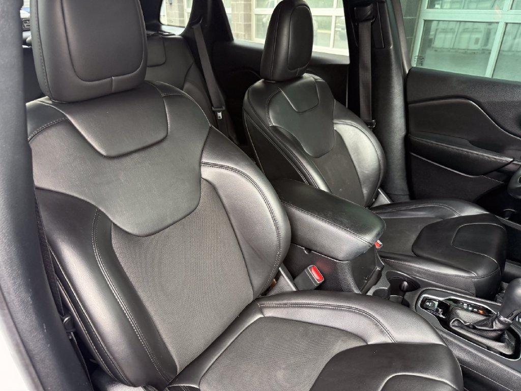 Used 2020 Jeep Cherokee Latitude Plus AWD/4WD image 42