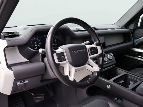 Used 2021 Land Rover Defender 110 X-Dynamic SE AWD/4WD image 16