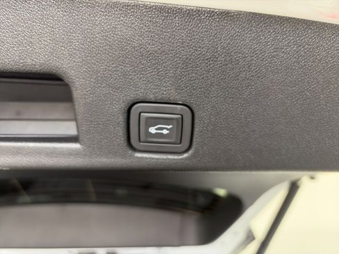 Used 2024 Chevrolet Traverse LS AWD/4WD image 16
