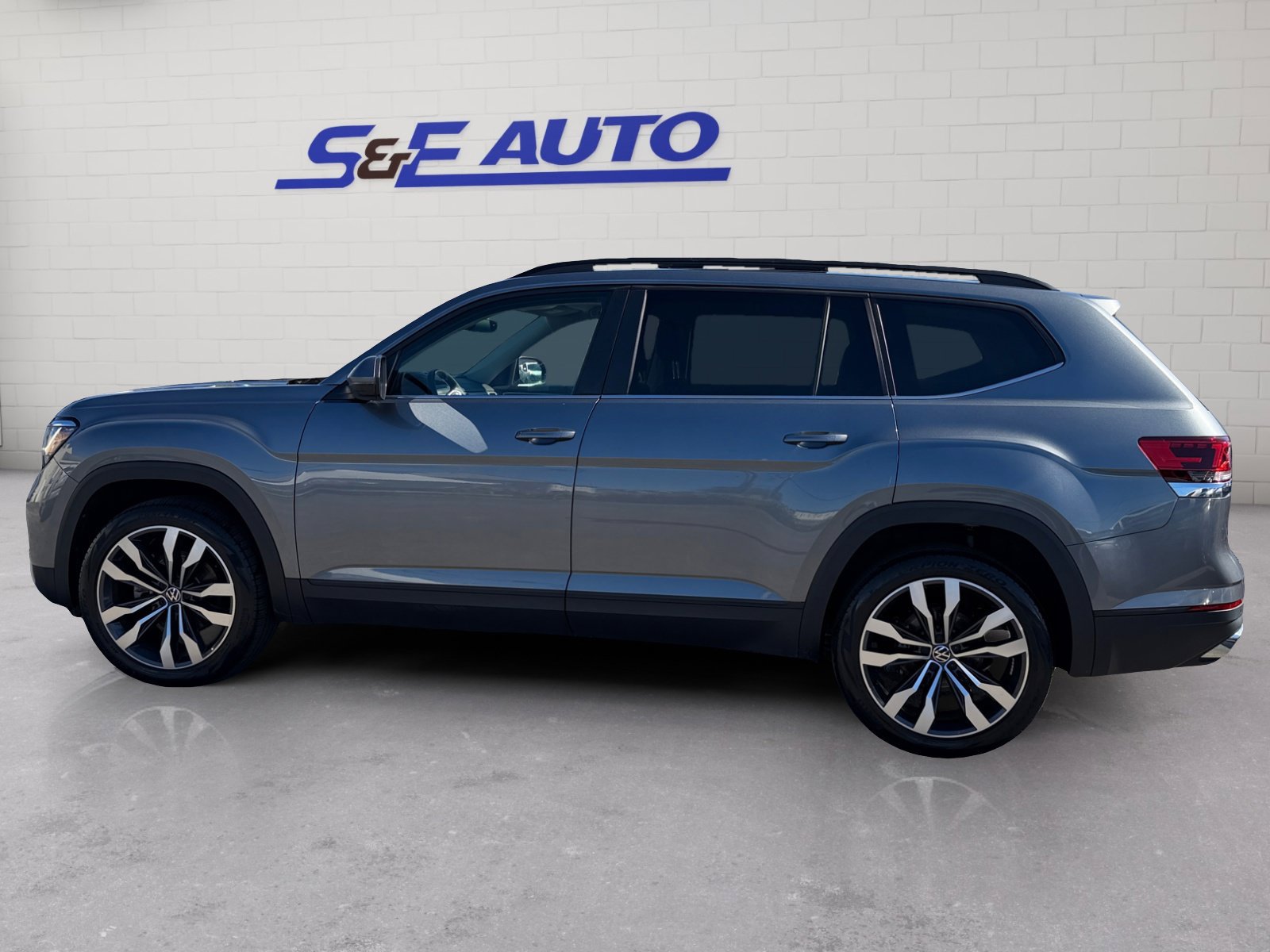 Used 2022 Volkswagen Atlas SE AWD/4WD image 2