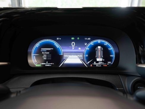 Used 2023 Toyota Crown AWD/4WD image 16