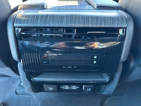 Used 2023 Jeep Wagoneer L Series II image 14