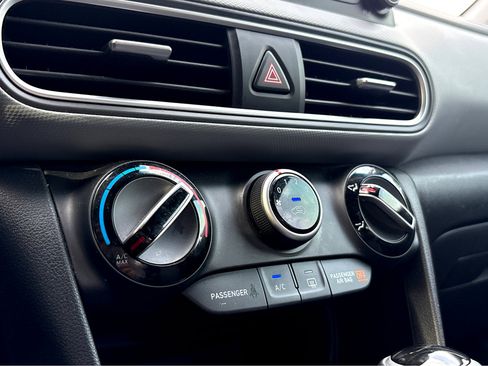 Used 2019 Hyundai Kona SEL image 8