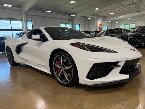 Used 2021 Chevrolet Corvette Stingray Preferred Cpe w/ Z51 Performance Package RWD image 2