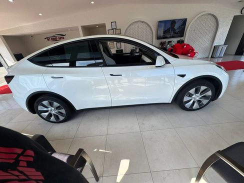 Used 2024 Tesla Model Y Long Range AWD/4WD image 6