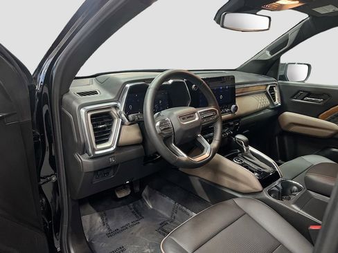 Used 2025 GMC Canyon Denali image 9