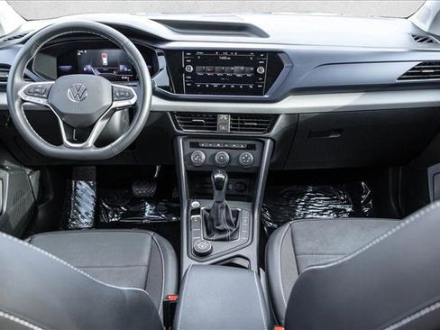 Used 2022 Volkswagen Taos SE image 18