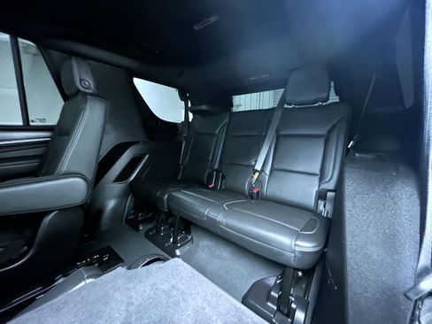 Used 2024 GMC Yukon Denali w/ Advanced Technology Package image 19