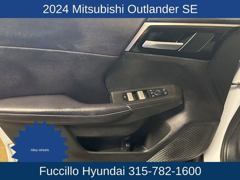 Used 2024 Mitsubishi Outlander SE image 12