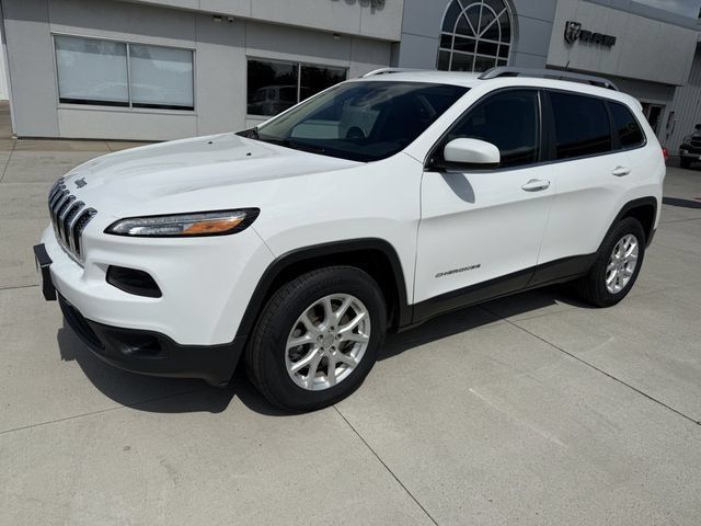 Used 2016 Jeep Cherokee Latitude AWD/4WD image 4