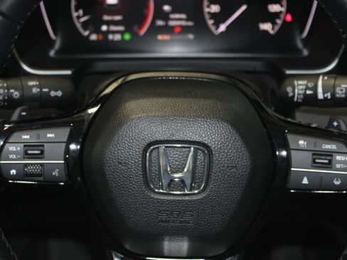 Used 2025 Honda Pilot Touring image 13