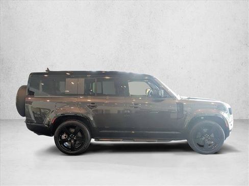 Used 2026 Land Rover Defender 130 X-Dynamic SE AWD/4WD image 4