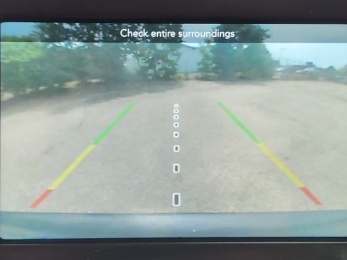 Used 2018 Jeep Renegade Latitude AWD/4WD image 13