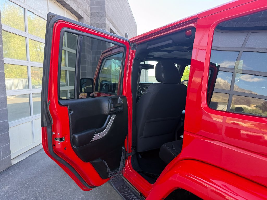 Used 2018 Jeep Wrangler Unlimited Sahara w/ Max Tow Package AWD/4WD image 28
