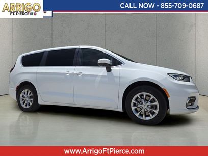 Used 2023 Chrysler Pacifica Touring-L