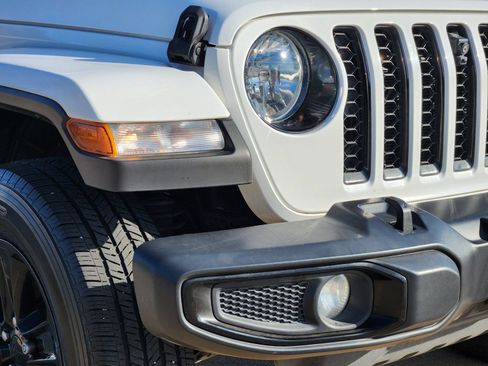 Used 2022 Jeep Wrangler Unlimited Sahara AWD/4WD image 9