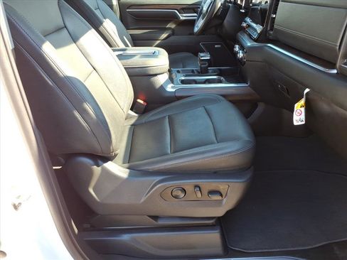 Certified 2022 GMC Sierra 1500 SLT w/ SLT Convenience Package image 10