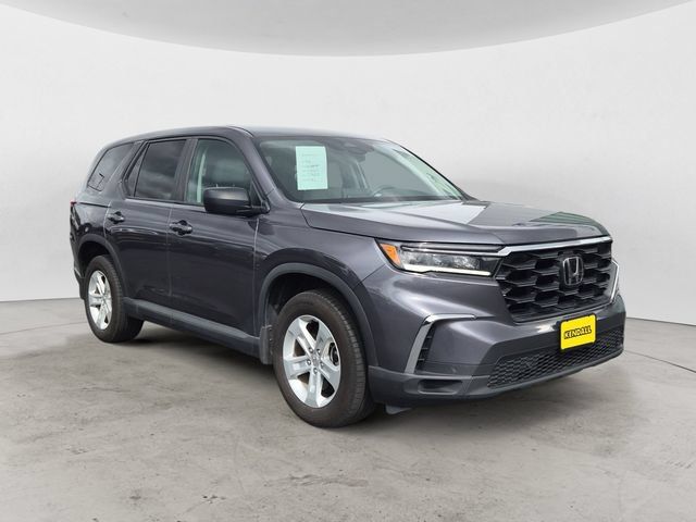 Used 2023 Honda Pilot LX image 3