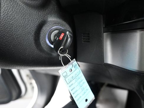 Used 2016 Toyota Tacoma SR image 27