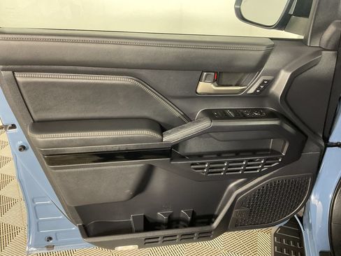 Used 2025 Toyota 4Runner Limited AWD/4WD image 17