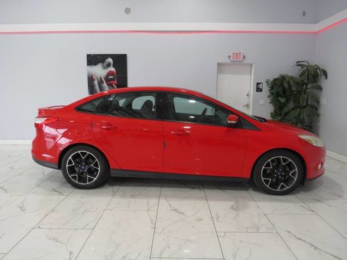 Used 2014 Ford Focus SE w/ Equipment Group 201A image 3