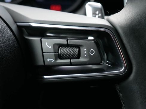 Used 2025 Porsche Macan image 15