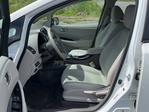 Used 2016 Nissan Leaf SV FWD image 12