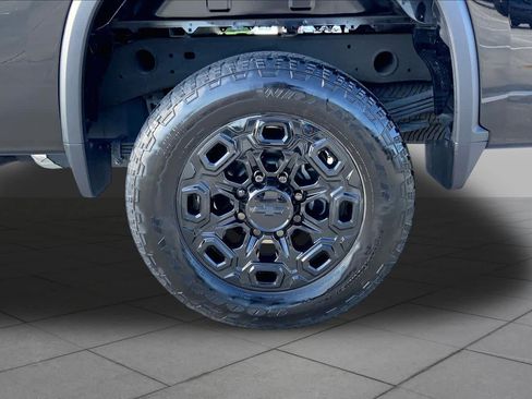 Used 2025 Chevrolet Silverado 2500 LT w/ Convenience Package RWD image 10