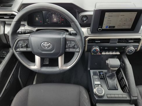 Used 2025 Toyota Tacoma SR5 w/ SR5 Upgrade Package AWD/4WD image 27