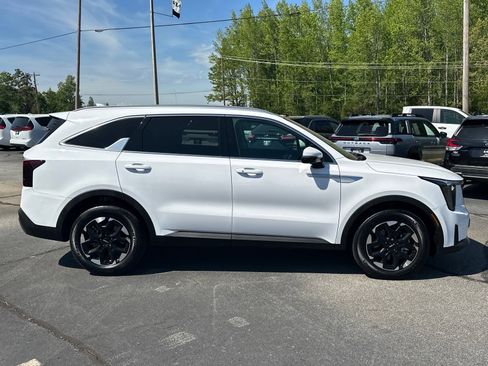 Used 2025 Kia Sorento S w/ Panoramic Sunroof Package image 2