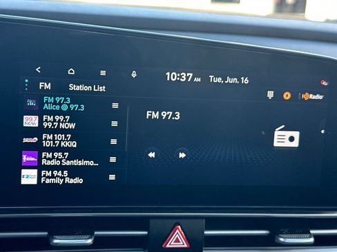 Used 2023 Hyundai Elantra Limited FWD image 25