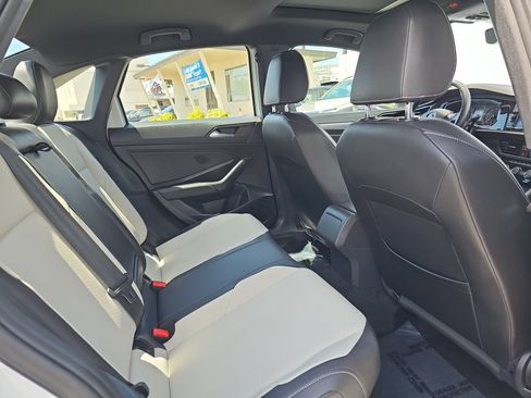 Used 2020 Volkswagen Jetta R-Line FWD image 11