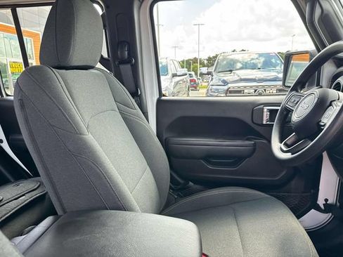 Used 2024 Jeep Gladiator Sport AWD/4WD image 18