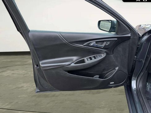 Used 2018 Chevrolet Malibu LT w/ Leather Package image 10