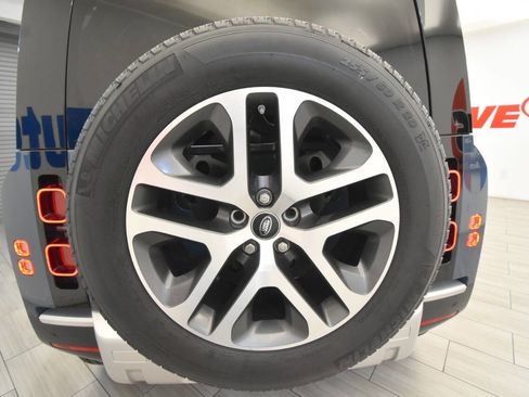 Used 2020 Land Rover Defender 110 First Edition AWD/4WD image 40