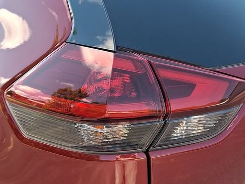 Used 2019 Nissan Rogue SV AWD/4WD image 10