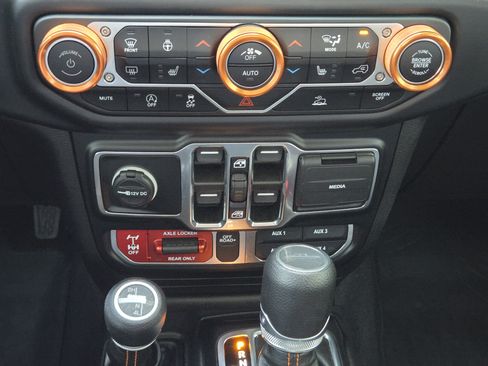 Used 2023 Jeep Gladiator Mojave w/ LED Lighting Group AWD/4WD image 21