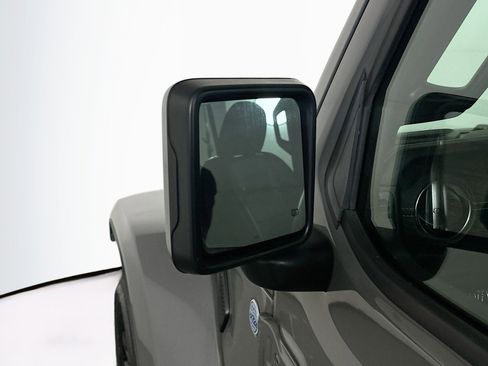 Used 2022 Jeep Wrangler Unlimited Sahara AWD/4WD image 16