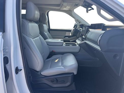 Used 2025 Ford Expedition Active AWD/4WD image 15
