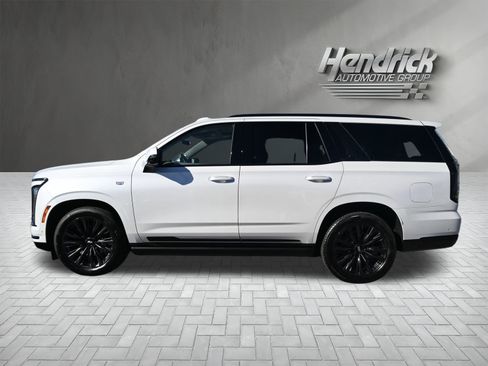 Used 2025 Cadillac Escalade Sport Platinum w/ LPO, ONYX Package image 9