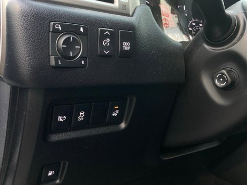 Used 2018 Lexus GX 460 Luxury w/ Preferred Accessory Package image 15