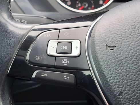 Used 2020 Volkswagen Tiguan SE w/ Panoramic Sunroof Package image 16