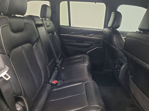 Used 2024 Jeep Grand Cherokee Limited w/ Luxury Tech Group II RWD image 19