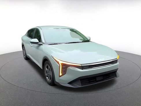 Used 2025 Kia K4 FWD image 3