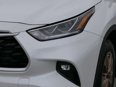 Used 2022 Toyota Highlander Bronze Edition image 9