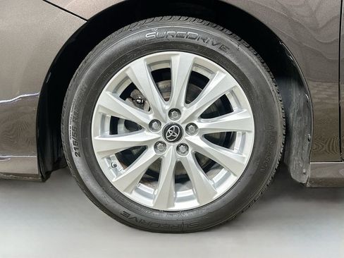 Used 2018 Toyota Camry LE image 34